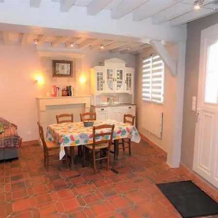 Holiday home Maison Meschers-sur-gironde, 3 Pieces, 4 Personnes - Fr-1-305c-28 *